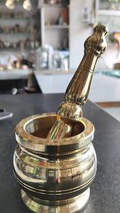 Mortero y Maja de latón chapado en oro de calidad superior de latón puro Buen diseño Forma redonda Mortal y Maja para - Product Image 2