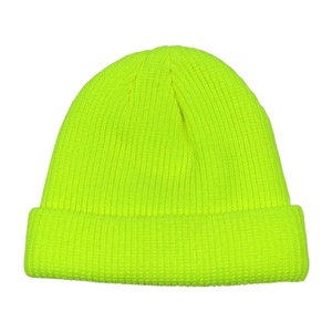 Gorro de punto de invierno con bordado personalizado de alta calidad para hombre, gorro de punto liso cálido de lana para viaje 2026 - Product Image 3