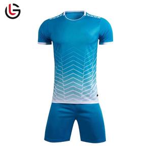 ชุดฟุตบอลโพลีเอสเตอร์ระบายอากาศได้ดีชุด100% ใส่สบายชุดซ้อมฟุตบอล OEM - Product Image 1
