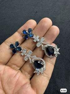 ต่างหูเพชรสไตล์อเมริกันสำหรับผู้หญิงสำหรับงานปาร์ตี้ต่างหูแฟชั่นสำหรับผู้หญิงดีไซน์พิเศษใหม่ล่าสุดของอินเดีย - Product Image 3