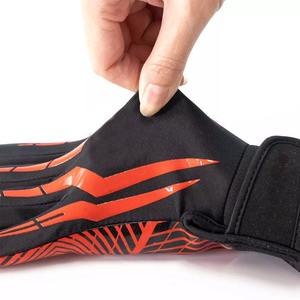 OEM Guantes de fútbol americano juvenil de agarre fuerte del fabricante Guantes de receptor de todos los tamaños para uso en la palma - Product Image 4