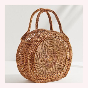 Sac à main de luxe en jonc de mer et raphia tissé à la main fourre-tout en rotin élégant avec détails inspirés de perles scintillantes et de diamants - Product Image 4