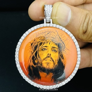 Colgante de oro de 10 quilates con diamantes cultivados en laboratorio, chapado en oro cristiano, personalizado, unisex, estilo hip hop, corte brillante, para uso diario, de STAR JEWELLERY - Product Image 1