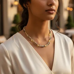 Collier élégant pour femme, plaqué or, avec perles et cristaux en strass, bijoux de fête en alliage - Product Image 1