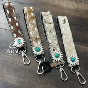 Nuevo Llavero de Cuero Vacuno Occidental con Pelo, Llavero de Cuero Genuino con Concho Turquesa, Correa de Llavero Trenzada Hecha a Mano - Product Image 1