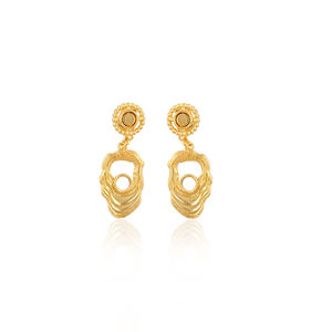 Boucles d'oreilles clous en laiton plaqué or avec logo personnalisé, bijoux de mariage sur mesure, commande en gros de haute qualité pour femmes - Product Image 1
