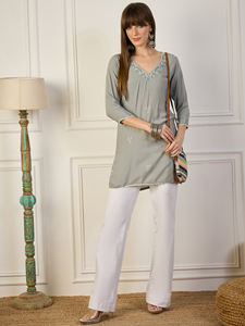 ชุดคุर्ติสั้นคุณภาพพรีเมียมสำหรับใส่ทุกวัน พร้อมลายปักด้วยด้ายสำหรับใช้ในชีวิตประจำวัน มีจำหน่ายในราคาที่ดีที่สุดในตลาด - Product Image 2