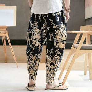 Pantalon imprimé graphique personnalisé avec des couleurs résistantes à la décoloration et un pantalon imprimé tendance en tissu flexible - Product Image 6