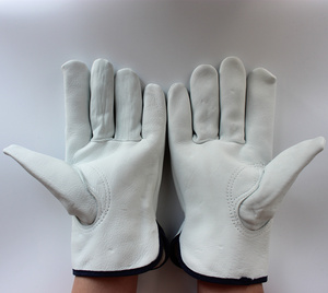 Gants de conduite en cuir faits à la main gants de moto offrant un confort respirant coupe élégante et une adhérence sûre sur la route au quotidien - Product Image 5