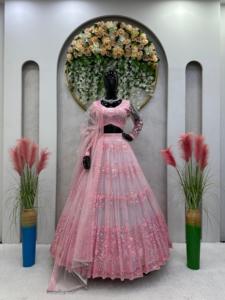 Diseñador de red suave Lehenga Choli Ensemble Lentejuelas Bordado y elegante encaje de cuatro lados Dupatta con Latkan - Product Image 6