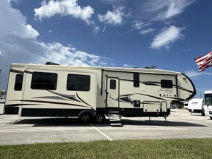 Forest River CARDINAL LIMITED 3780LFLE d'occasion 2020 prêt à la vente - Product Image 4