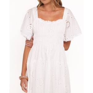 Robes pour femmes, vêtements de style chic, développées pour un look fluide et drapé, coupe équilibrée et style tendance - Product Image 1