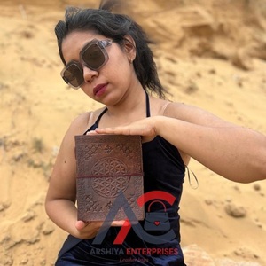 Nuevo diario de cierre de hilo seguro de cuero en relieve con herramientas manuales reales, diario de Poesía de viaje largo de cuero Vintage tradicional bohemio - Product Image 1