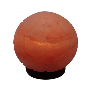 Lámpara de sal de roca natural con forma de fútbol rosa claro de alta calidad tallada a mano para una experiencia de serenidad que incluye caja de regalo - Product Image 1