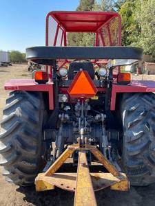 2014 Massey Ferguson 4610 Tracteur agricole 4x4 robuste et fiable avec des composants clés de moteur et de pompe conçus pour les travaux difficiles - Product Image 5