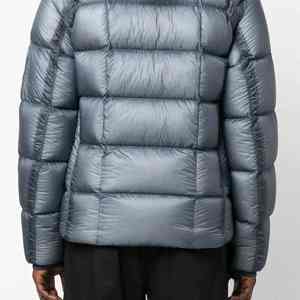 Veste d'hiver épaisse et chaude avec une isolation épaisse, un intérieur doux et des performances fiables en extérieur - Product Image 3