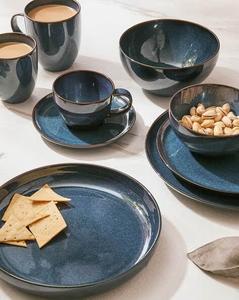 Assiette à dîner en céramique bleu foncé mat, forme ronde classique, surface de qualité durable pour une présentation de table raffinée - Product Image 4