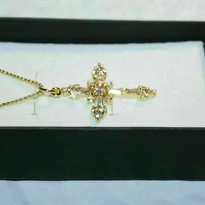 Colgante de Cruz de moissanita blanca de corte redondo de 2Ct de plata 925 - Product Image 4