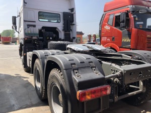 Camion tracteur d'occasion Sinotruk Euro2 Diesel 6X4 à direction à gauche HOWO 10 roues avec capacité de charge de 21-30T, 371 ch, caméra arrière 360° - Product Image 5