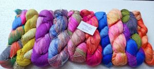 Cravate sur mesure et fils teints en soie de mûrier dans des couleurs unies disponibles en nombre 15/3 NM idéal pour les magasins de fils de soie et la revente. - Product Image 6