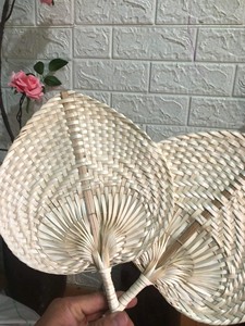 Producto caliente Ventilador de mano de bambú de Vietnam Ventilador plegable natural hecho a mano Perfecto para regalo y uso de decoración 2025 - Product Image 6
