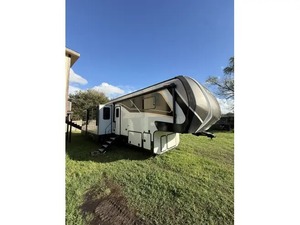 K-e-y-s-t-o-n-e A-L-P-INE 3661FL 2025 USADO EN EXCELENTES CONDICIONES, ALTA CAPACIDAD DE ALOJAMIENTO, EN VENTA - Product Image 6