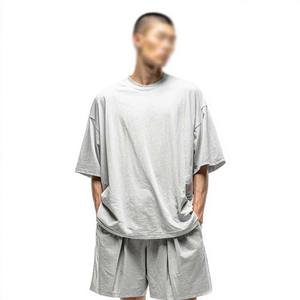Vêtements de sport pour hommes de couleur unie de grande taille T-shirts et shorts amples OEM ensembles 100% coton surdimensionné ensembles d'été pour hommes - Product Image 3