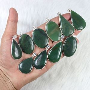 Vente en gros pendentif en aventurine verte naturelle avec lunette sertie de bijoux en argent plaqué pour filles - Product Image 2
