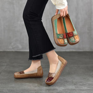 Chaussures plates pour femmes, confortables, à enfiler, bout rond, décontractées, mocassins pour femmes, chaussures en cuir décontractées pour la marche quotidienne, à enfiler - Product Image 3