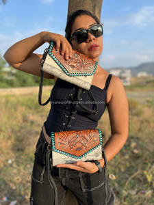 Nuevo estilo occidental pelo en ocultar Color en relieve cuero de piel de gran tamaño embragues de mano Venta caliente mujeres diseñadas Sling monederos - Product Image 3