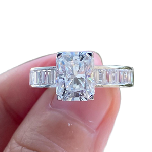 Venta caliente 4,55 quilates Radiant Cut Pave Set Lab Grown Diamond Ring Jewelry Ring para regalo de hombres 14K oro blanco - Product Image 1