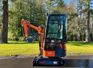 ENVÍO GRATUITO Miniexcavadora Hidráulica AGT LH12RS de 30 HP con Cuchilla de Retroexcavación de 36 Pulgadas, Cuchara de 15 Pulgadas, Ventilador de Refrigeración del Motor, EPA, CE, Conexión Auxiliar - Product Image 2