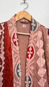 Abrigo de invierno de estilo informal hecho a mano para mujer chaqueta Kantha con regalo de Navidad Kantha Kimono Robe con patrón de letras - Product Image 4