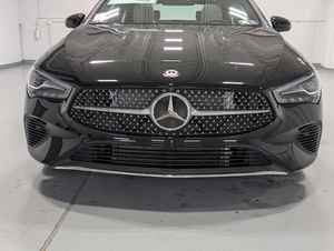 Oferta Especial: Mercedes-Benz CLA 250 AWD 4MATIC Coupé 2025, Motor de 4 Cilindros en Línea Turboalimentado de 2.0L con Sistema de Conducción Híbrido Suave - Product Image 2