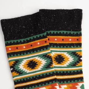 Chaussettes d'équipage Jacquard Personnalisées Vintage Folk Patterns Coton Tricoté ODM Fabricant Vietnam Certifié BSCI - Product Image 3