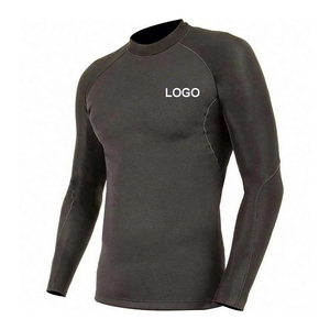 Camiseta de compresión de manga larga con logo personalizado y estampado de palmeras tropicales en el hombro – Traje de baño - Product Image 6