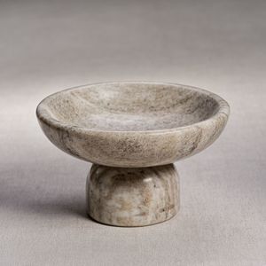 Bol de service en marbre fabriqué à la main avec une esthétique intemporelle parfaite pour les repas modernes à la maison et les intérieurs élégants - Product Image 1