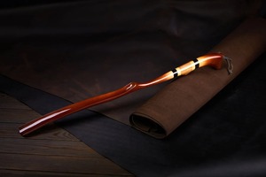 Elevador de Zapatos de Madera de Diseño de Lujo con Superficie Pulida Brillante para un Soporte Suave de los Zapatos y su Uso Diario - Product Image 5