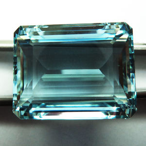 อัญมณีพลอยสีเขียวมรกตตัดหลวมได้รับการรับรองจาก100% อัญมณีพลังงานรักษาที่มีค่า - Product Image 2