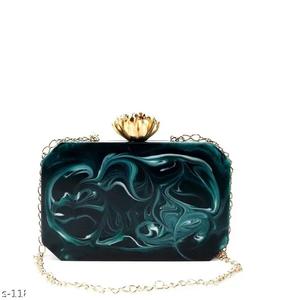 Sac à main élégant pour femme en résine faite à la main, avec des paillettes de nacre, des diamants et des perles, sac à main de soirée imperméable, léger et durable - Product Image 2