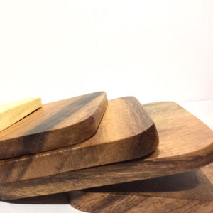 Suministro de fábrica Acacia Posavasos Esteras con soporte Bebida Té Posavasos personalizados Forma y tamaño en Star Crafts India - Product Image 1