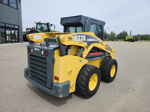 Chargeuse compacte sur pneus diesel Gehl V330 jaune, composant moteur essentiel, neuf, faible nombre d'heures, 2026 GEHL R105 R190 VT230 V400 V330 - Product Image 5