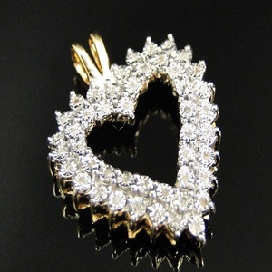 Colgante de Plata de Ley 925 Chapado en Oro con Diseño de Corazón Brillante y Moissanita para Regalo, para Hombres y Mujeres - Product Image 1