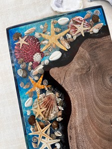 Tabla de Cortar de Madera y Resina con Tema Oceánico Hecha a Mano para Restaurantes, Hoteles, Cafeterías, Decoración del Hogar y Ocasiones Especiales para Regalos - Product Image 2