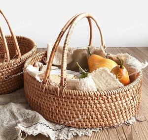 Cesta de almacenamiento de mimbre portátil de estilo moderno rústico pequeña, recolector de frutas de bambú tejido a mano para picnics, cesta de frutas con mango de comida - Product Image 5