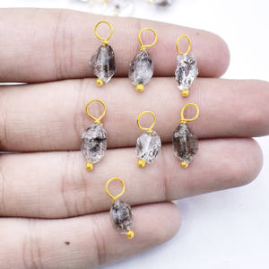 Colgante de Herkimer Wire Crudo Envuelto en Oro, Gema Chapada en Oro, Pequeño Amuleto, Joyería Hecha a Mano, Regalo para Ella - Product Image 3