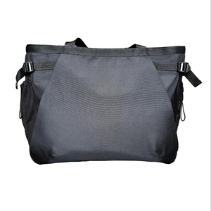 Sac fourre-tout à bandoulière en polyester recyclé personnalisé et élégant avec fermeture à glissière et sac à main à compartiments multiples pour femmes - Product Image 1