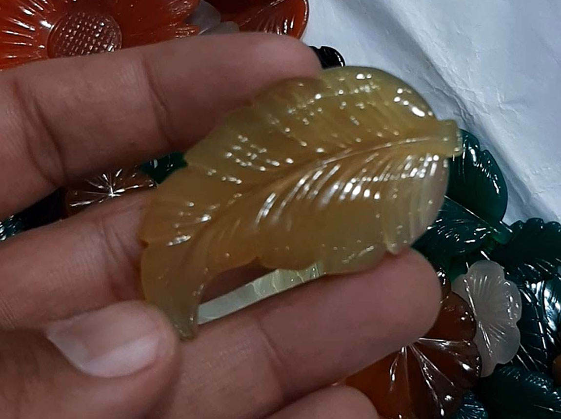 สีเหลือง