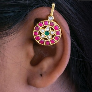 Pendientes de pulido de Oro con estilo de excelente calidad étnica con piedras de uso tradicional Look for Party Wedding Wear Collection para mujeres - Product Image 1