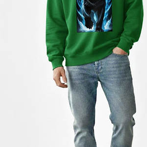 Sudadera cómoda hecha de tejido polar de primera calidad, corte holgado, perfecta para uso casual en invierno y estilo urbano. - Product Image 4